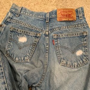 Ripped Levi’s mom jeans